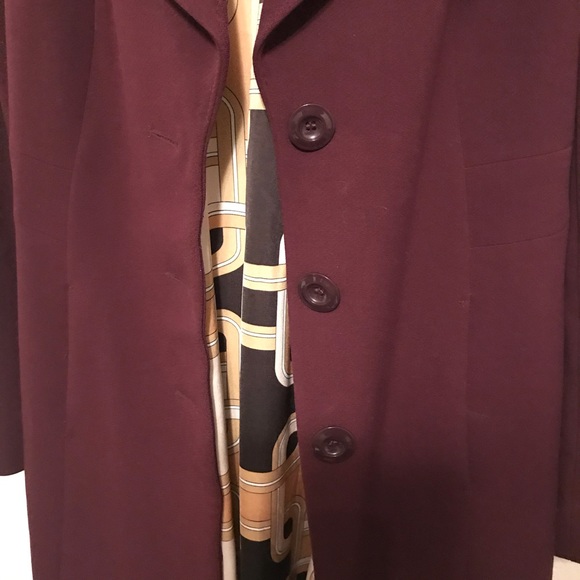 Wine wool knee length coat. - Picture 4 of 9